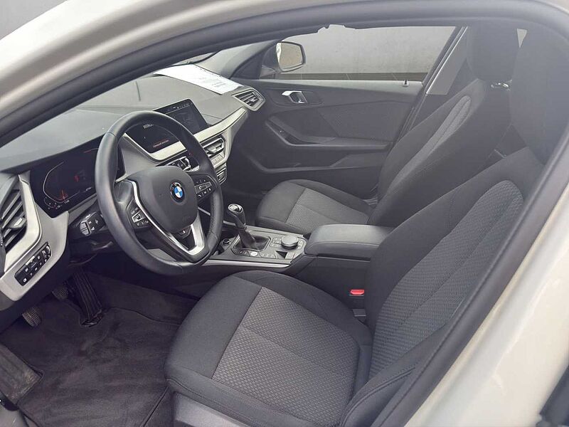 BMW 116 i ADVANTAGE LED TEMPOMAT PDC DAB SHZ