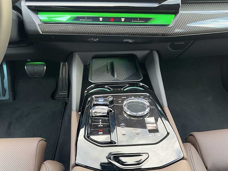 BMW i5 eDrive40 M SPORT PRO LED AHK PANO VIRT COCK P