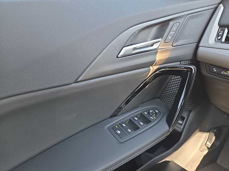 BMW X1 sDrive18i LED AHK RÜCKFAHR KOMFORTZUG SHZ DAB