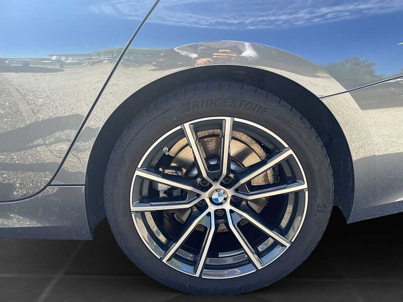BMW 330 d xDrive TOURING SPORT LINE HIFI KOMFORTZUG V