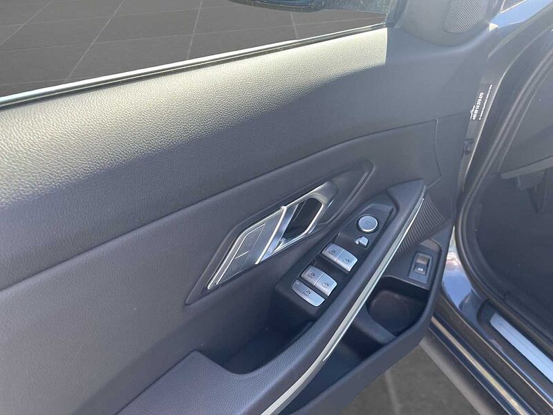 BMW 330 d xDrive TOURING SPORT LINE HIFI KOMFORTZUG V