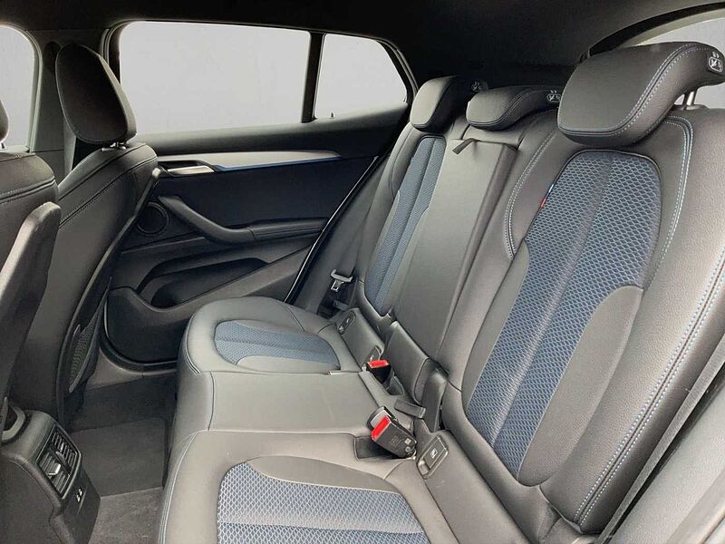BMW X2 sDrive18i M SPORT LED NAVI TEMPOMAT PDC SHZ
