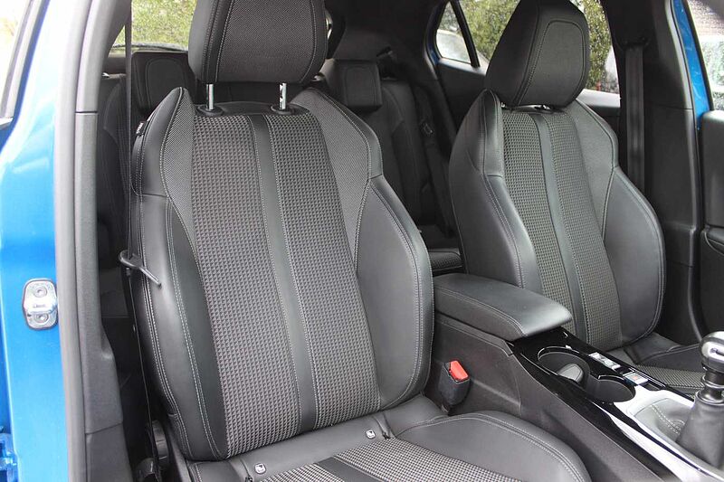 Peugeot 2008 PureTech 130 GT