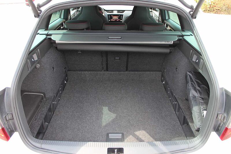 SKODA Octavia Combi 2.0 TSI DSG RS