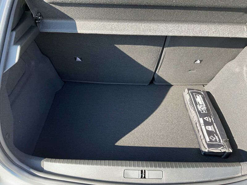 Peugeot 208 GT Hybrid 145 e-DSC6