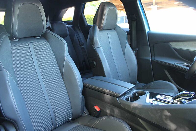 Peugeot 3008 Plug-in Hybrid 225 e-EAT8 GT