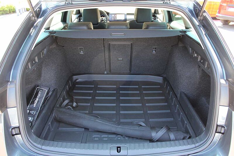 SKODA Octavia Combi 2.0 TDI DSG First Edition