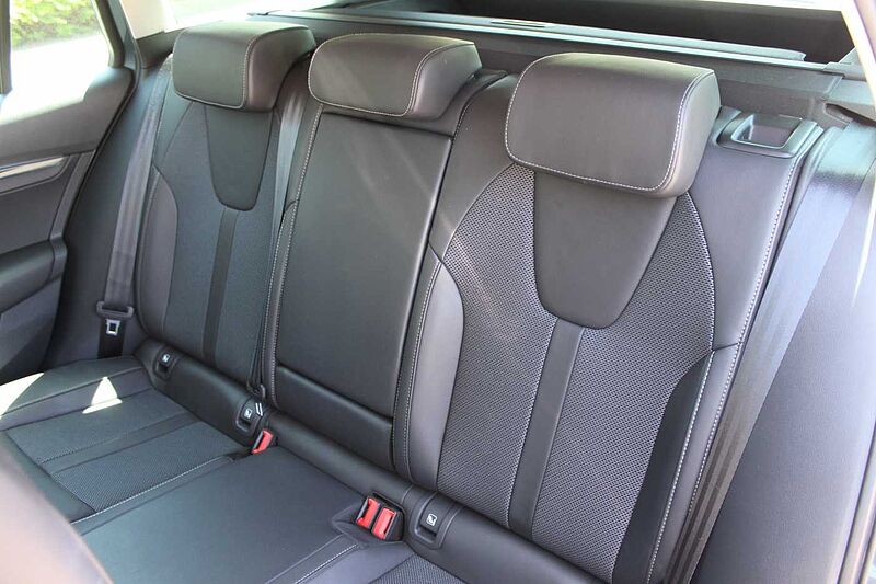SKODA Octavia Combi 2.0 TDI DSG First Edition