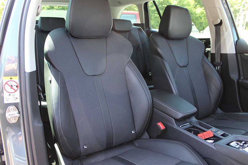 SKODA Octavia Combi 2.0 TDI DSG First Edition