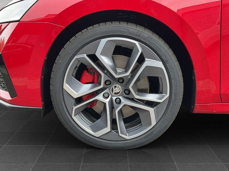 SKODA Octavia Combi RS 2.0 TSI DSG PANO VORB AHK DIVERSE PAKETE
