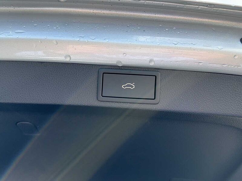 SKODA Octavia Combi 2.0 TDI DSG Sportline