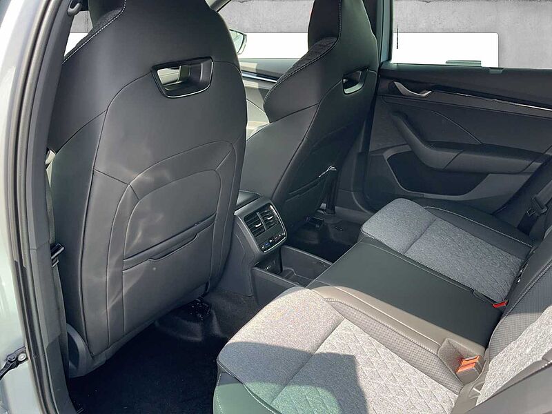 SKODA Octavia Combi 2.0 TDI DSG Sportline