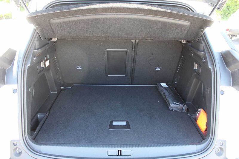 Peugeot 3008 PureTech 130 EAT8 Allure Pack
