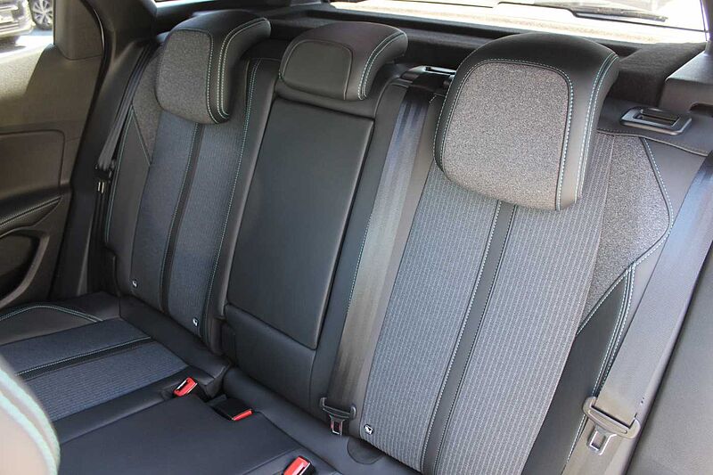 Peugeot 3008 PureTech 130 EAT8 Allure Pack