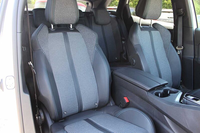 Peugeot 3008 PureTech 130 EAT8 Allure Pack