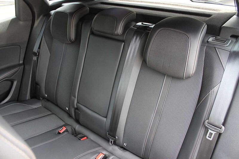 Peugeot 3008 Plug-in Hybrid 225 e-EAT8 GT