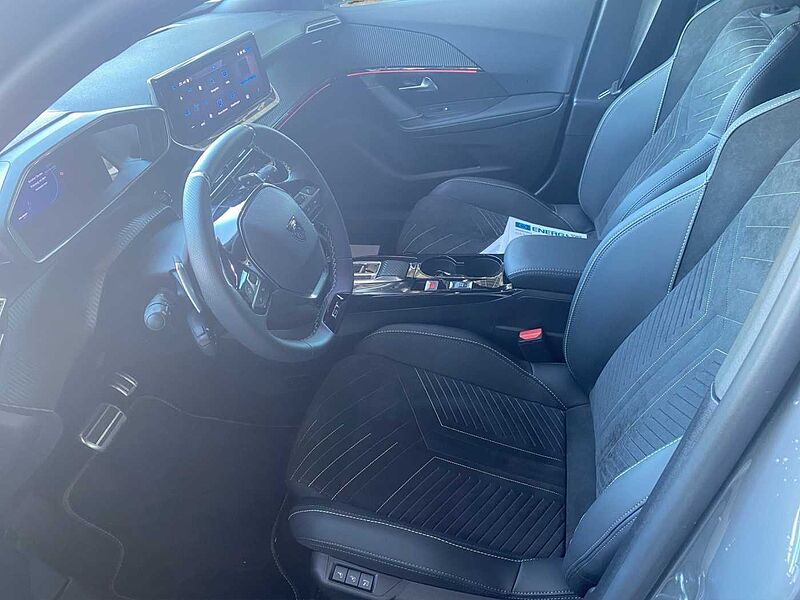 Peugeot 2008 GT Hybrid 136 e-DSC