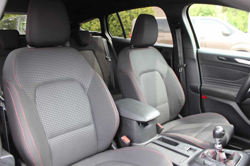 Ford Focus Kombi 1.0 EcoBoost Mild-Hybrid ST-LINE