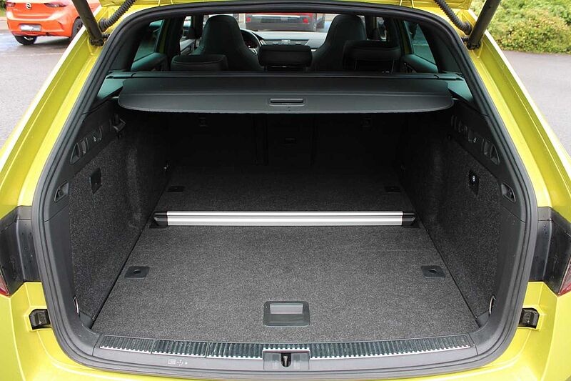SKODA Superb Combi 2.0 TDI 4x4 DSG Sportline