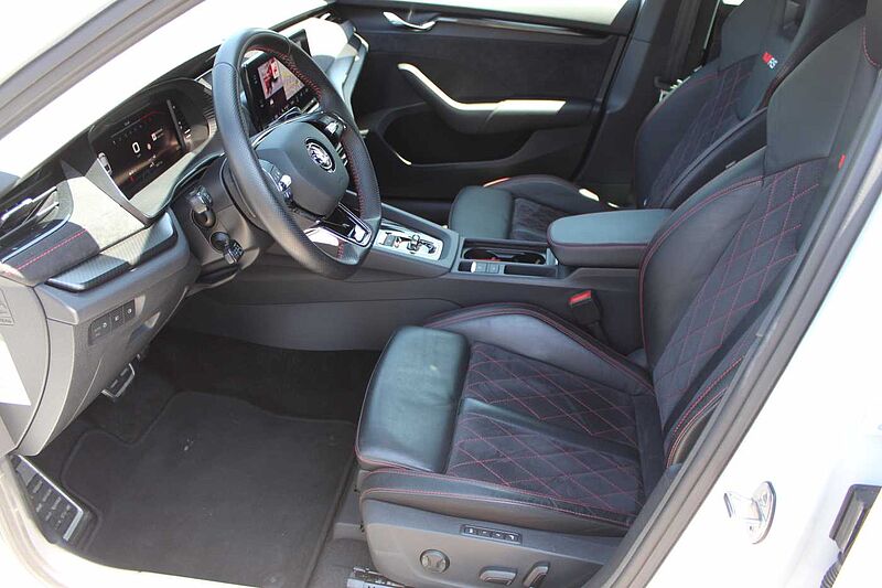 SKODA Octavia 2.0 TSI DSG RS First Edition