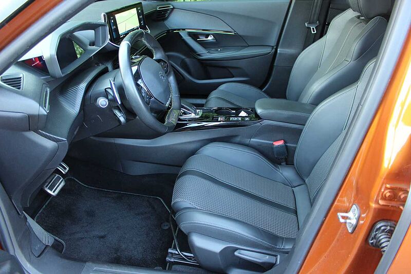 Peugeot 2008 BlueHDi 130 EAT8 GT