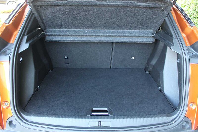 Peugeot 2008 BlueHDi 130 EAT8 GT