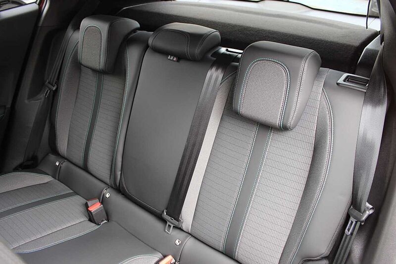 Peugeot 2008 PureTech 130 Allure Pack