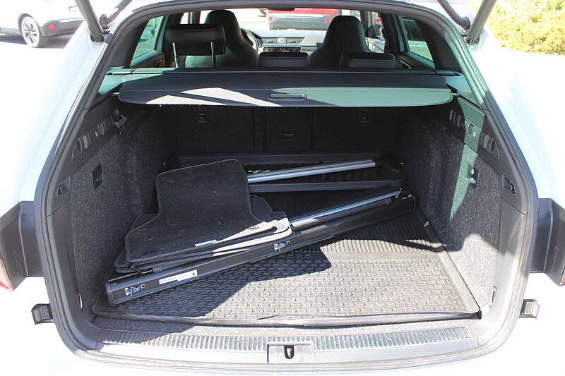 SKODA Superb Combi 2.0 TSI DSG Sportline