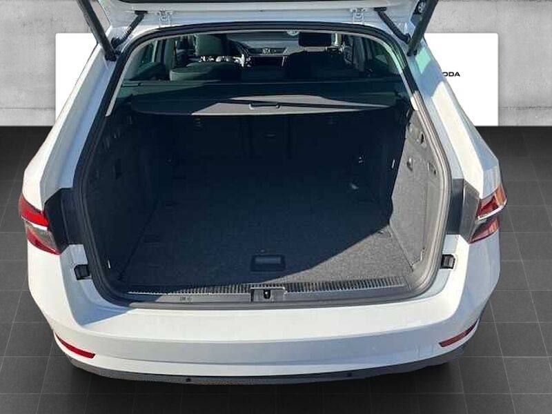 SKODA Superb III Combi Diesel 2.0 TDI DSG Style
