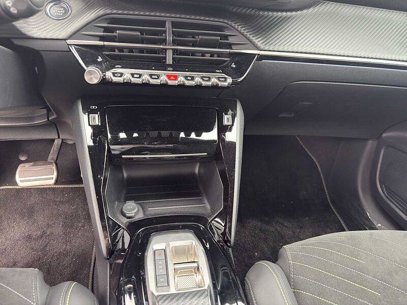 Peugeot 208 GT Hybrid 145 e-DSC6