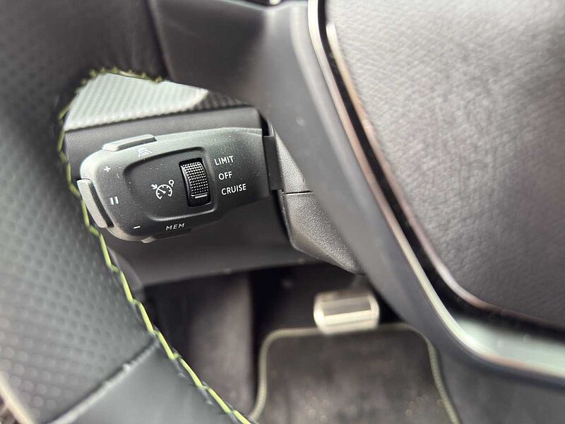 Peugeot 208 GT Hybrid 145 e-DSC6