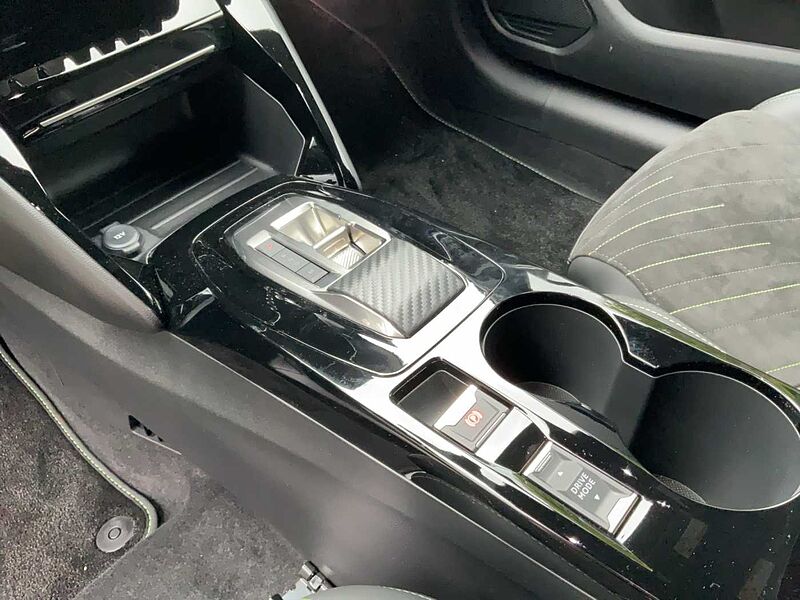 Peugeot 208 GT Hybrid 136 e-DSC6