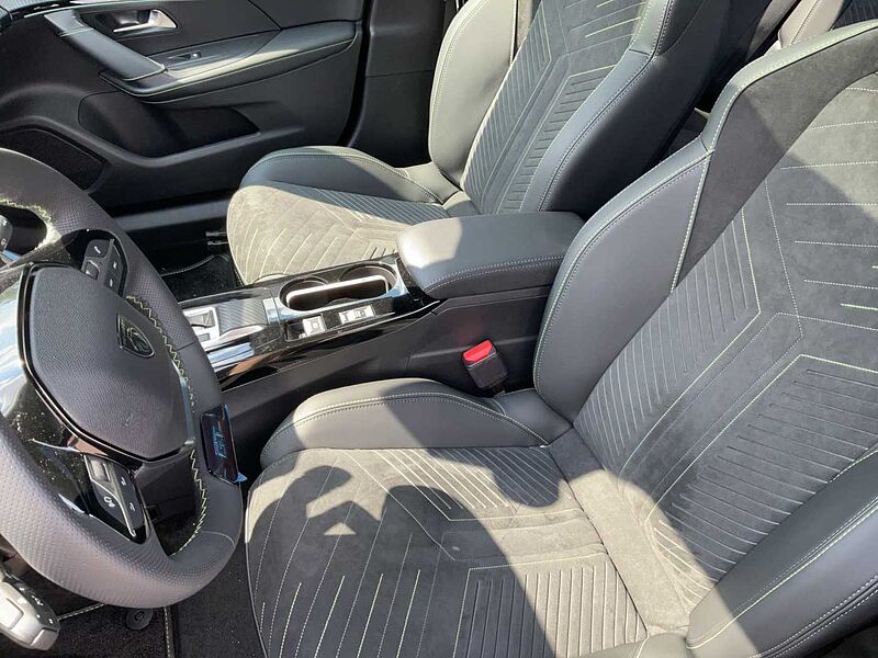 Peugeot 2008 GT Hybrid 145 e-DSC